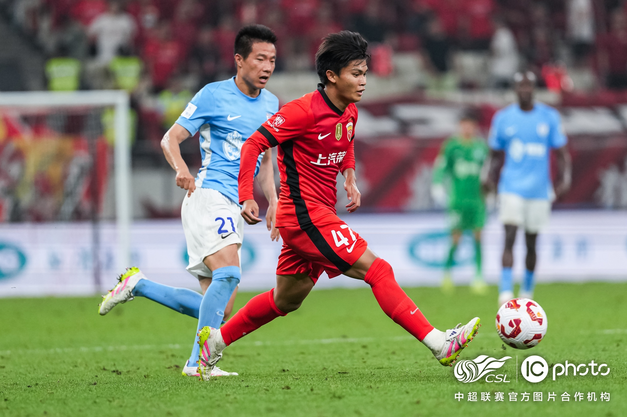 开云-包含赛地聚焦——德甲今晚热度飙升，本菲卡外线爆发，话题不断，控场能力受关注的词条